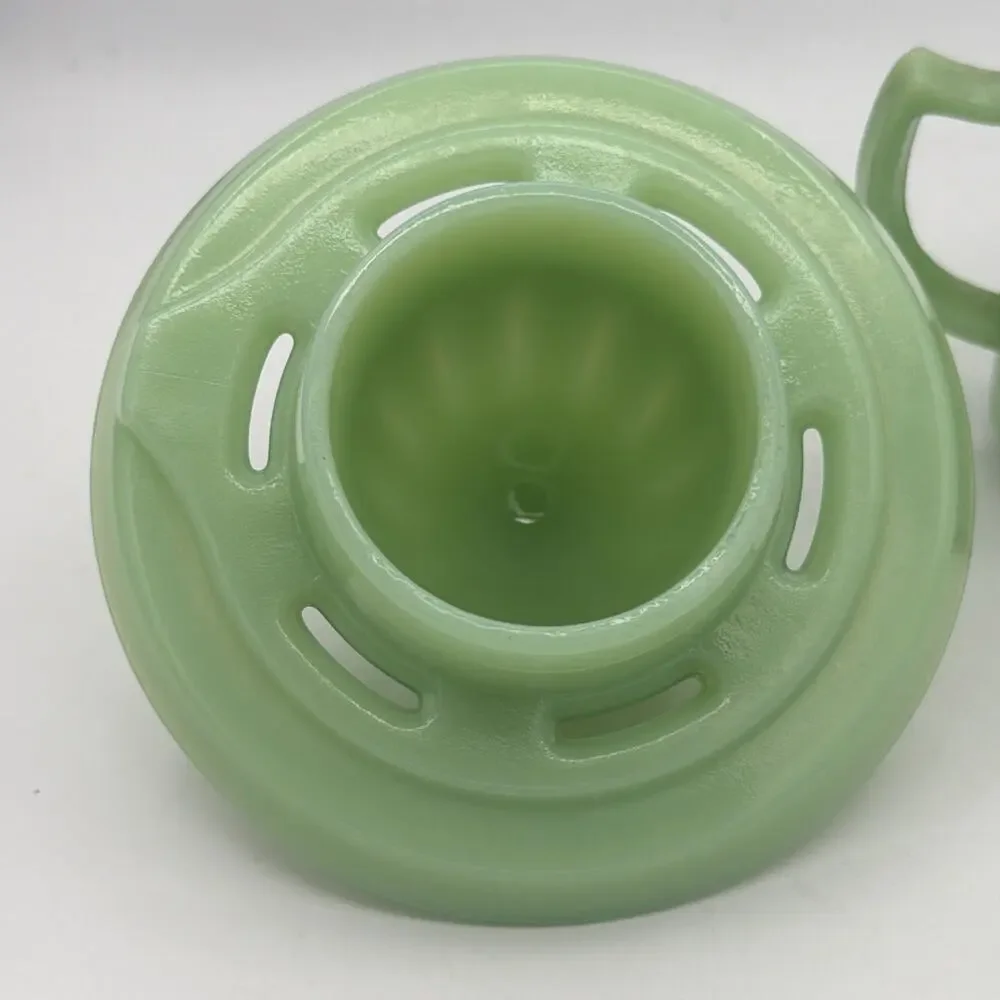 VINTAGE Cream Dove Mfg. Co. measuring cup GREEN JADEITE Green JUICER RARE MCM
